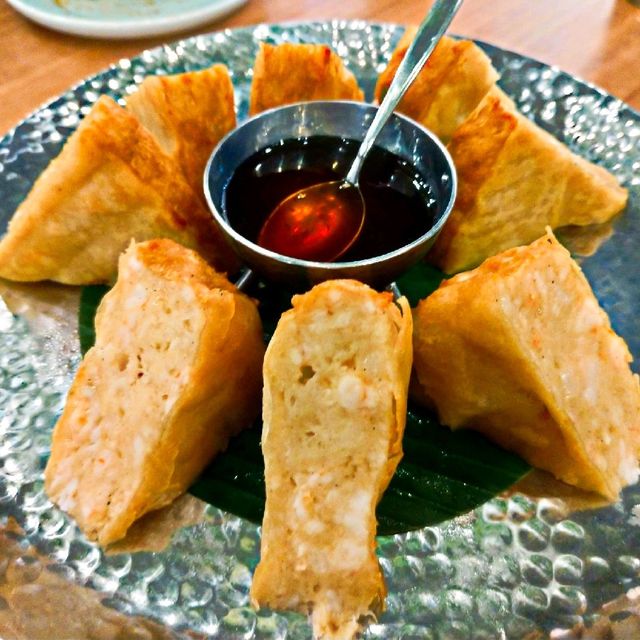 香茅廚 微風南山店-也許是全台北最厚的月亮蝦餅？