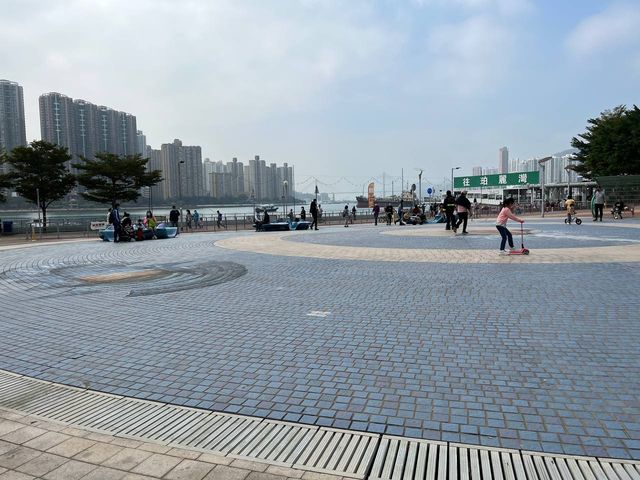 荃灣海旁 假日休憩