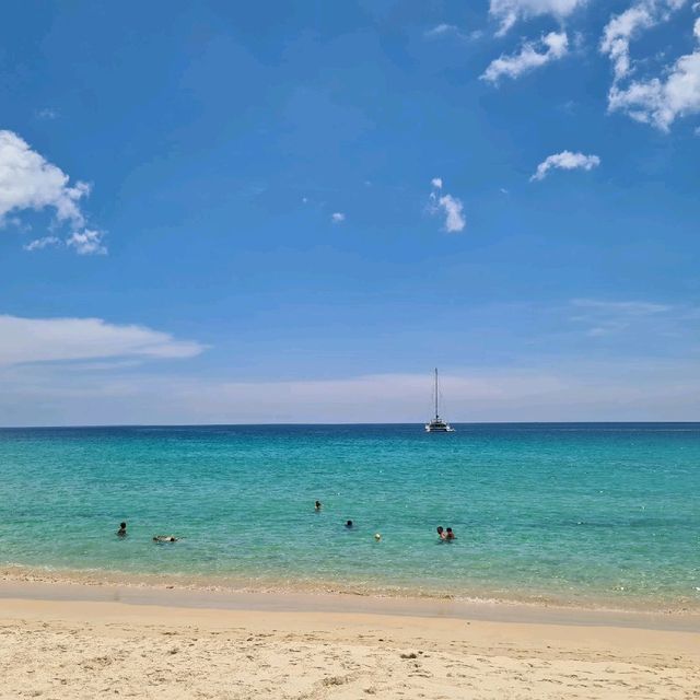 น้ำใส ชายหาดสวย เหมาะกับทุกคนในครอบครัว