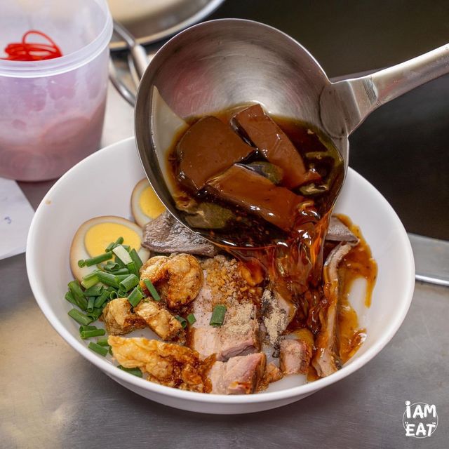 หมูกรอบหนังระเบิดเจ้าเด็ดเจ้าดัง