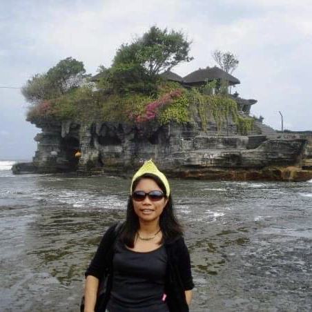 Sightseeing at Tanah Lot Temple, Bali. 