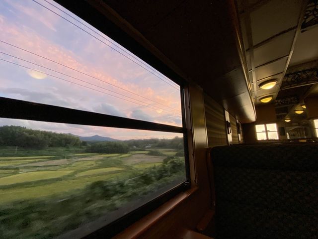 2024年3月頃運転終了。車齢100年越え。日本で最も古い現役の蒸気機関車がけん引する列車『SL人吉』車内