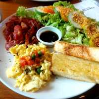 Tom N Toms Now in Clark!