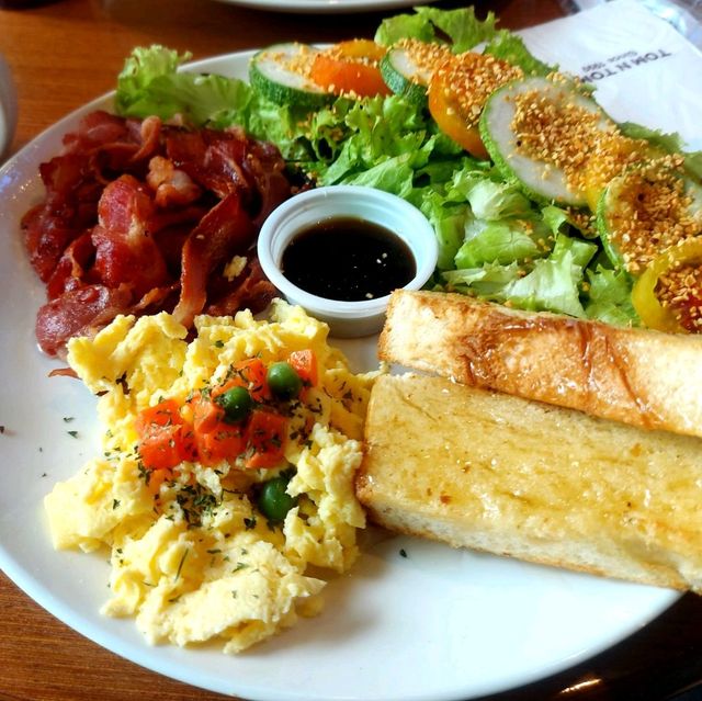 Tom N Toms Now in Clark!