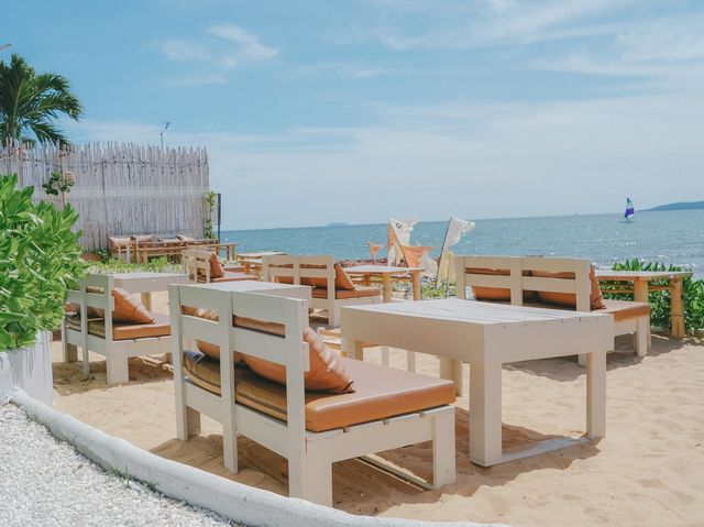 The Oxygen Pattaya คาเฟ่ริมทะเลสไตล์ tropical