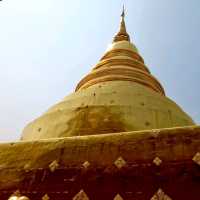 เที่ยววัดพระสิงห์ ชมเจดีย์สุดยิ่งใหญ่