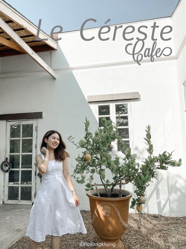 Le Céreste cafe