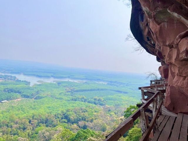 วัดภูทอก ที่เที่ยวบึงกาฬ พิกัดสายบุญ ท้าทายความสูง