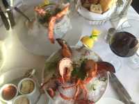 말리부 해변이 바로 내려다보이는 "mastro's restaurants"