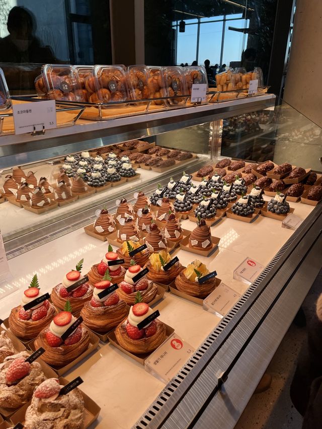 칠암사계, 맛부터 뷰까지 완벽한 기장 대형카페🥐
