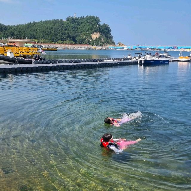 수산항 마리나리조트에서 물놀이