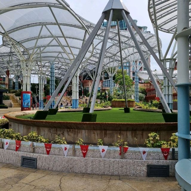 Posh Restaurants, Greenery at Festive Walk