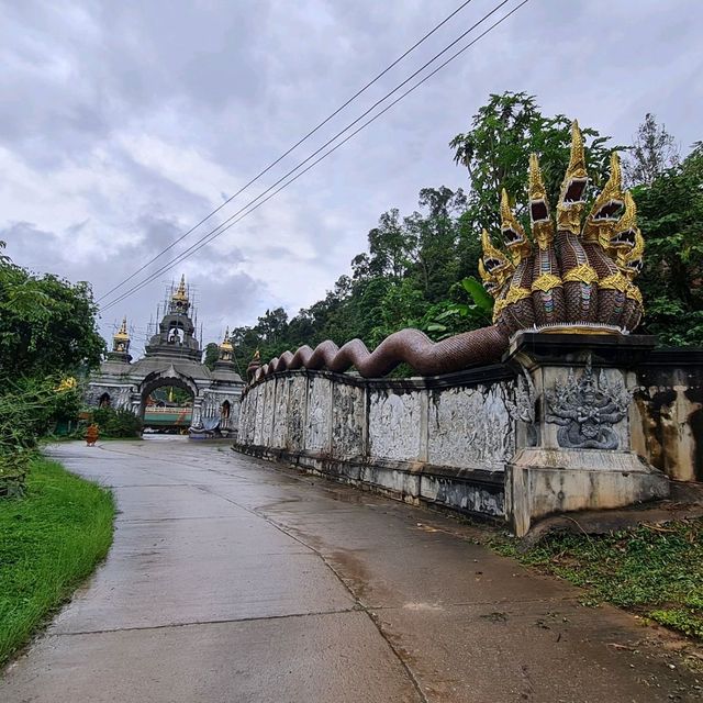 วัดพระพุทธบาทสี่รอย
