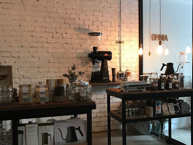 Omnia Cafe and Roastery