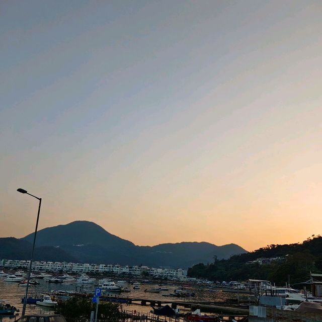 盡攬西貢，白沙灣碼頭，山脈，海水，船舶美景！非常浪漫！