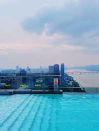 Cheers to a rooftop pool on the 41st floor!! 