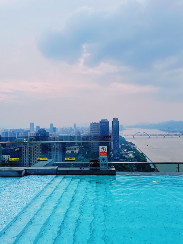 Cheers to a rooftop pool on the 41st floor!! 