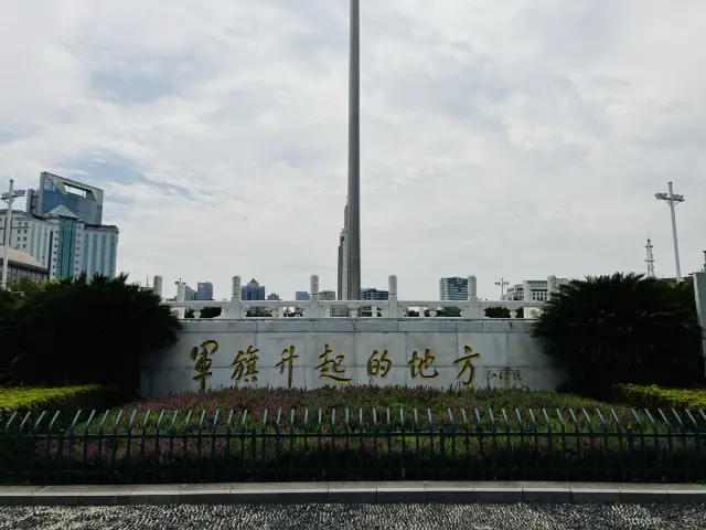 Resting areas around Bayi Square. Fresh air!