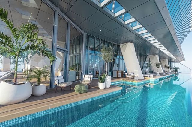 Dubai Palm Tower AURA SKYPOOL Resort Hotel Design Appreciation