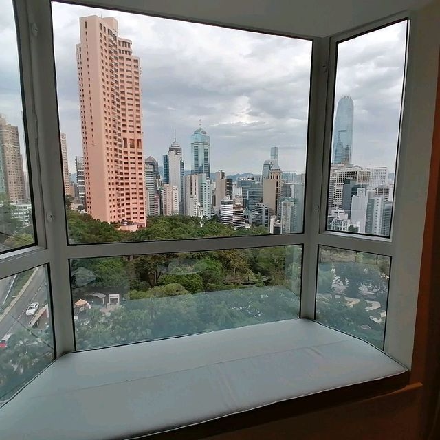從另一角（半山）看靚靚香港景色嘅酒店