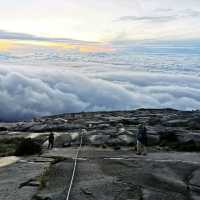 Tinggi tinggi Gunung Kinabalu 