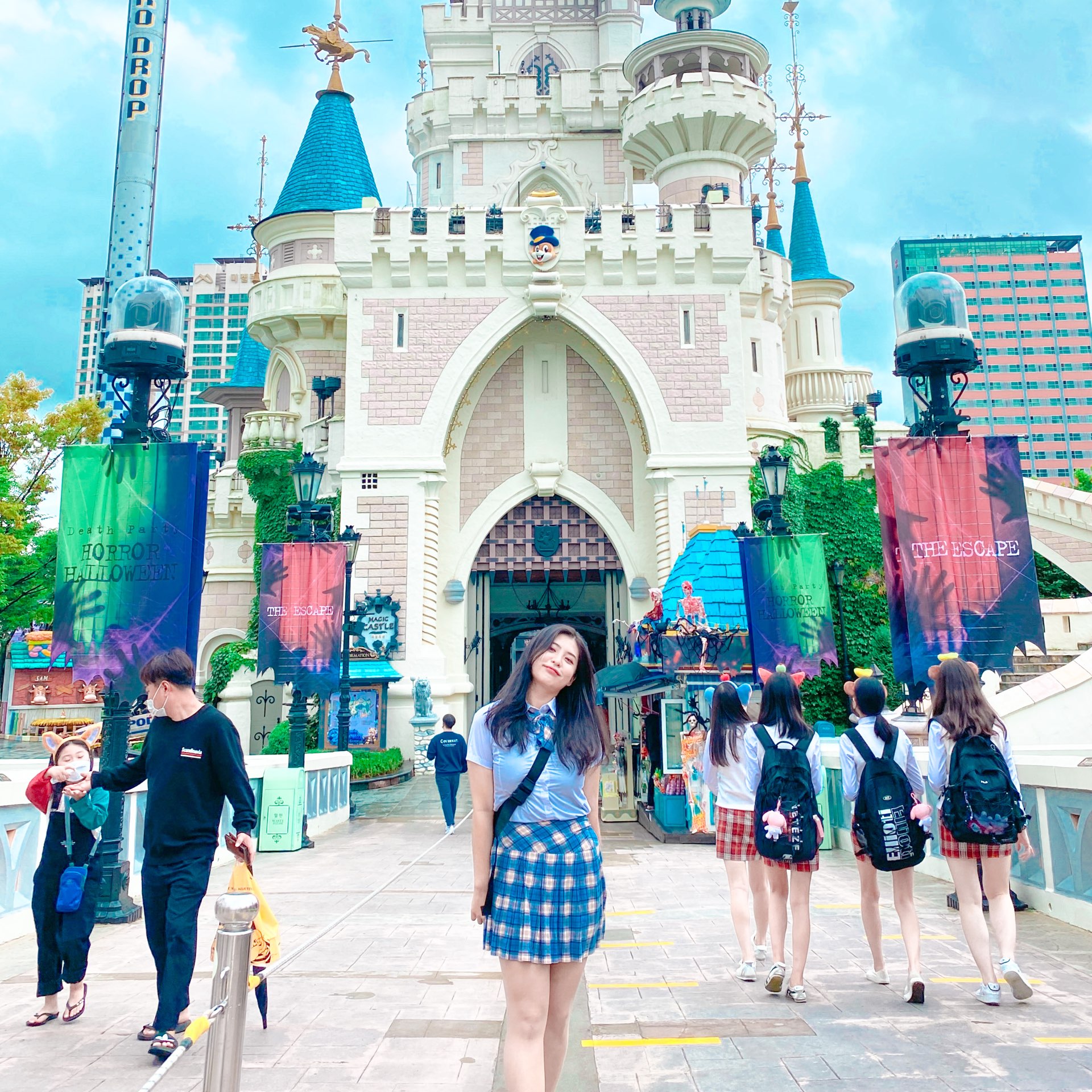 인생버킷리스트, 롯데월드 교복투어💛 | Trip.com Seoul 인생버킷리스트, 롯데월드 교복투어💛 | Trip.Com Seoul