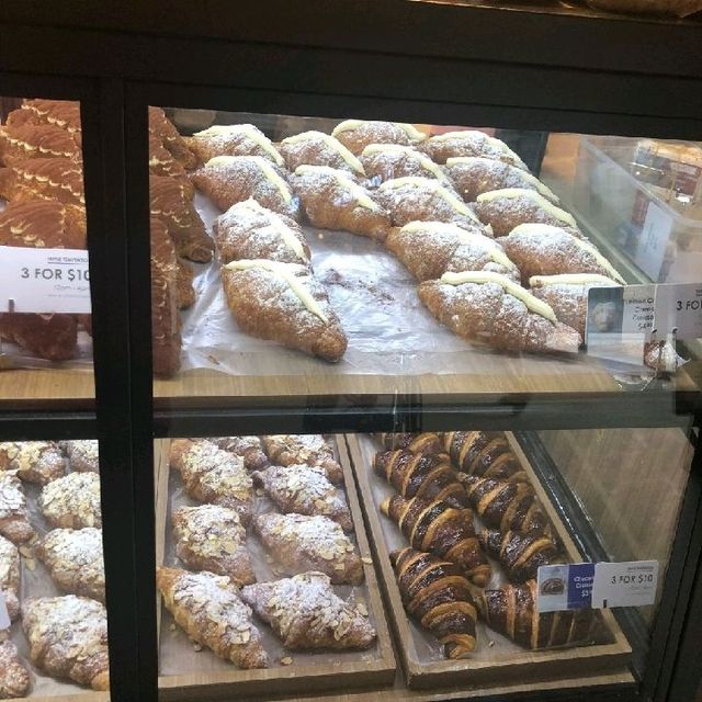 Au Croissant @ Waterway Point
