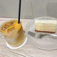 自由が丘 無機質カフェ《MINIMAL MAAT COFFEE》