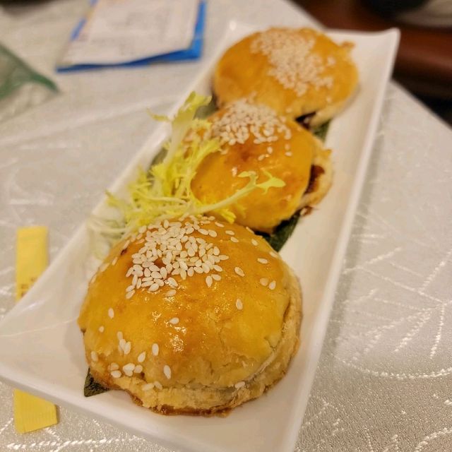 你以為有漢堡包🍔就一定係西餐🍽🙅‍♀️嗎？！🤭😜🤭