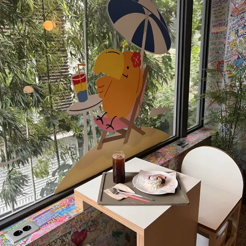 韓国/ソウル【聖水洞】カラフルな外観🌈行列ができるシナモンロールが有名な人気店!