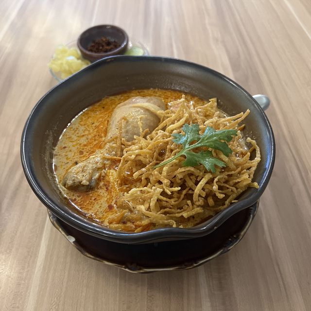 【タイ/バンコク】ローカル民に大人気のカオソーイの名店「ポーワーレストラン」