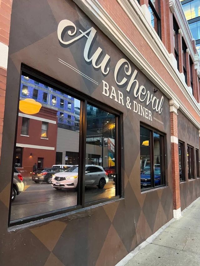 Au Cheval - Small Restaurant in Chicago 