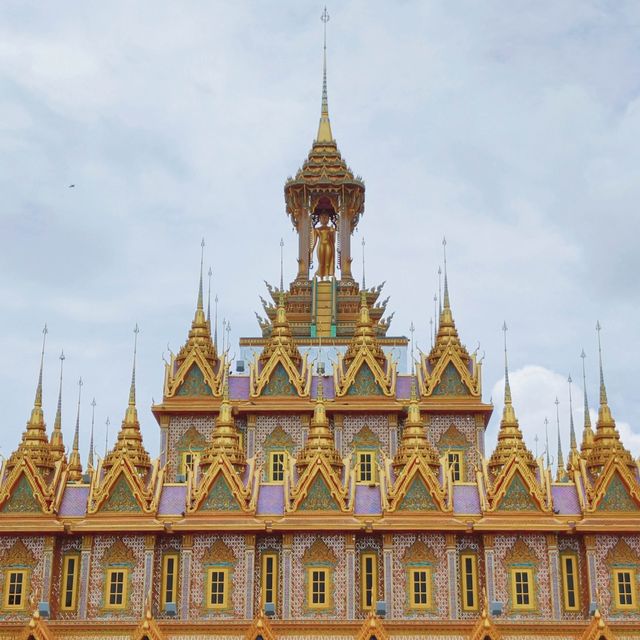 วัดท่าซุง ชมวิหารแก้ว ตื่นตาปราสาททองคำ