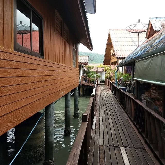 ท่าเทียบเรือบางเบ้า