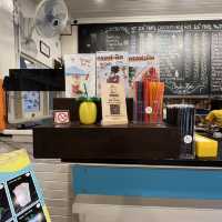 Cafe De Wa (คาเฟ่เดอวา)  คาเฟ่ติดทะเล
