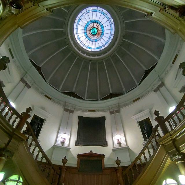 まるで神殿！大阪の中之島図書館