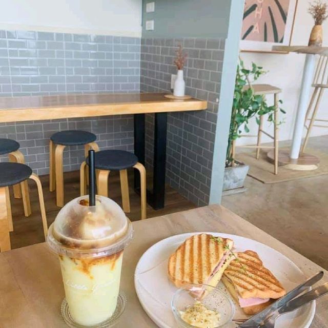 Little green café