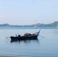 บาร์เรือไม้ ริมหาด