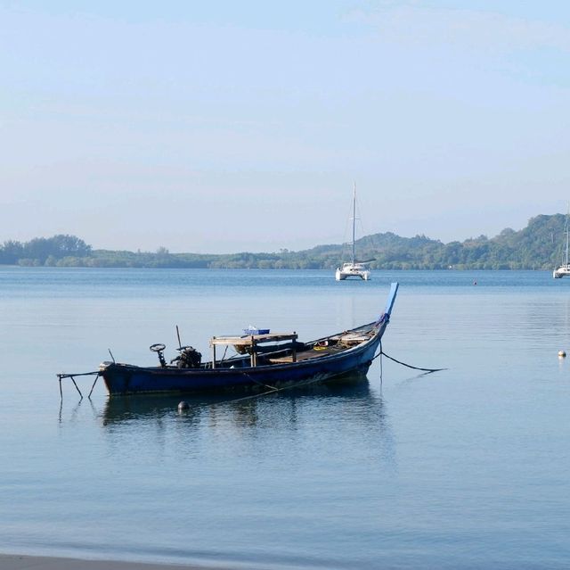 บาร์เรือไม้ ริมหาด