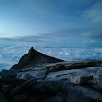 Tinggi tinggi Gunung Kinabalu 