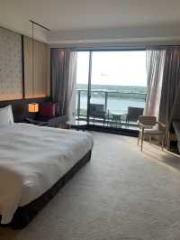 平日台南遊入住美美的皇冠假日酒店，安平區漁光島。
