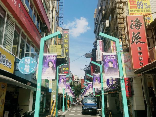 เดินเที่ยวย่าน Ximen and The Red House 