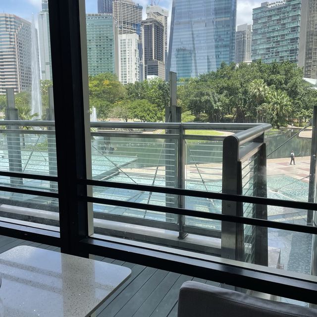 KLCC 분수대가 보이는 초록초록한 감성의 카페🌿☕️