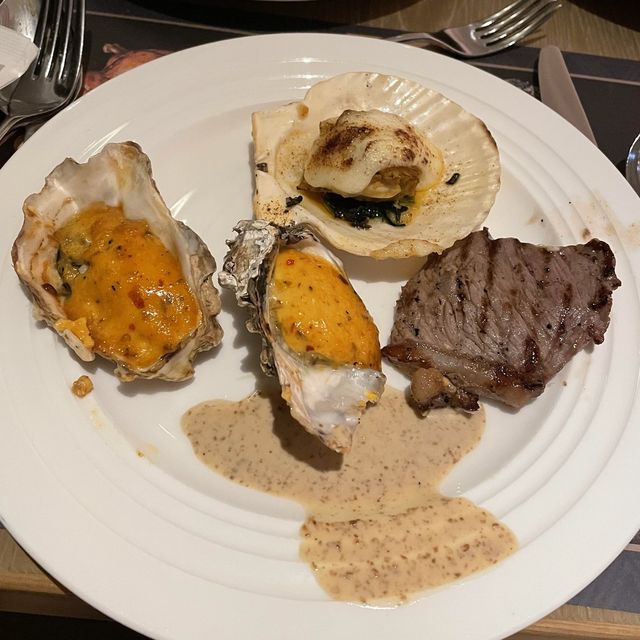 飽覽360度維港景的自助山🧁🍕🌮🫕🥘