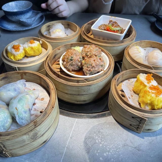 淥鼎記，坐得舒適，點心出色