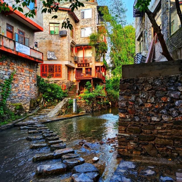 Away from crowd lead me to the ancient town.