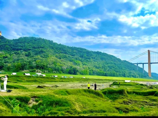 Chongqing camping 🏕️ horse riding, Hulunbuir Nanpingba grassland by the river.