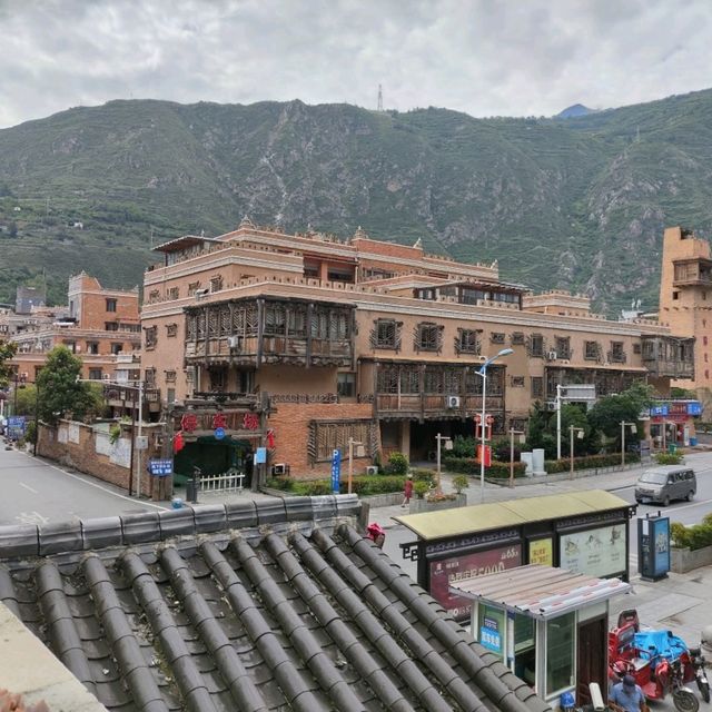A town worth stopping at 🏘🏯😍in Sichuan province
