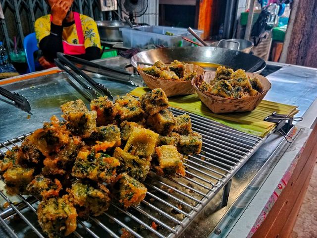 แวะหาของกินริมแม่น้ำบางปะกง 