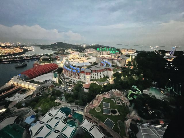 An evening cable car ride on Mount Faber Line